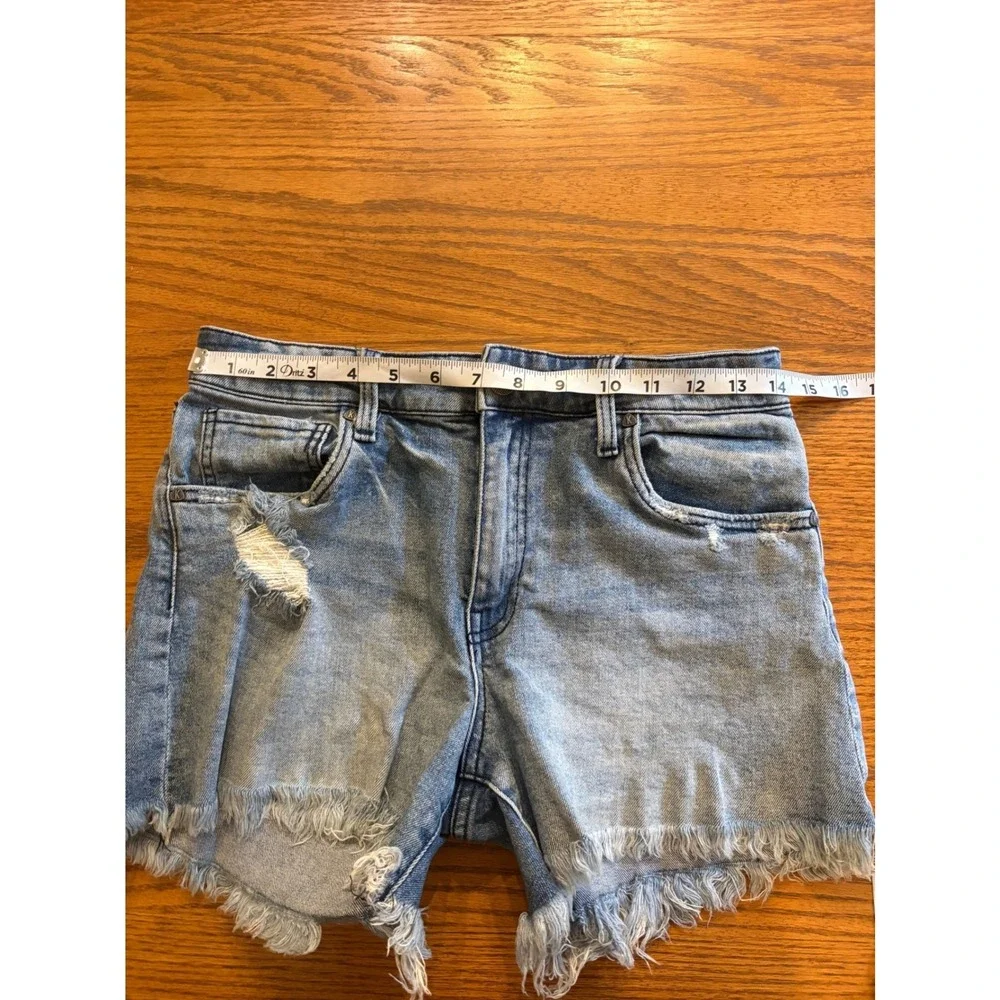 Kut from the Kloth Jane High Rise Long Shorts Light Wash Distressed Frayed Sz 4